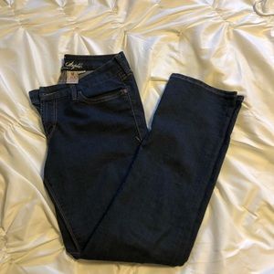 Dark wash iT capri pants.